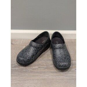 Crocs Womens Size-9 US Neria Pro II Graphic Clog Work Shoes Black Gray Dots